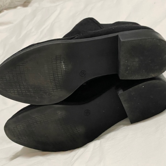 Steve Madden Black Faux Suede Booties Size 38 - Picture 4 of 5